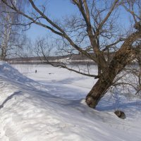 Рыбак на Волге в марте 2 :: Анна Воробьева