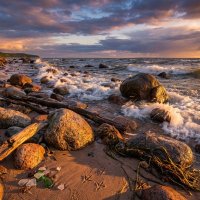 Ветер, волна и залив в закатном солнце :: Лилия 