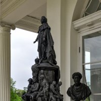 Уменьшенная модель памятника Екатерины Великой в Камероновой галерее :: Татьяна Машошина