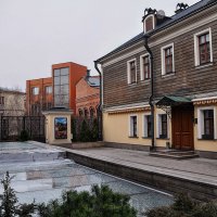 Внутренний дворик ресторана Пестово :: Анатолий Колосов