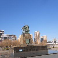 Новороссийск. памятник погибшим рыбакам сейнера Урюп :: Елена Шаламова