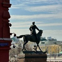 Еще один ракурс. Памятник Жукову :: Натали 