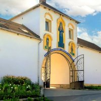 Монастырь. Главный вход :: Сергей Карачин