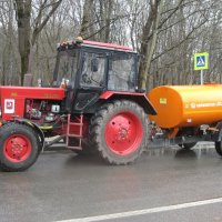 Поливочный трактор :: Дмитрий Никитин Поливочный трактор :: Дмитрий Никитин