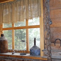 Окошечко . Интерер Кузницы :: Татьяна Лютаева Окошечко . Интерер Кузницы :: Татьяна Лютаева