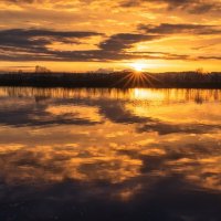 Закатный вечер на реке Волге. :: Виктор Евстратов