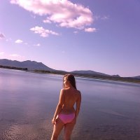 Света на берегу озера (топлесс, со спины) :: Mitka90 