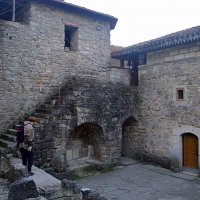 Двор армянского храма Сурб-Ншан (Святое Знамение) :: Татьяна Лютаева