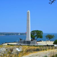 Керчь. Обелиск Славы на фоне Керченской бухты и Керченского пролива. :: Пётр Чернега