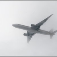 Вышел Боинг из тумана. :: Владимир Попов