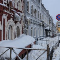 У старинного дома :: Александр Синдерёв
