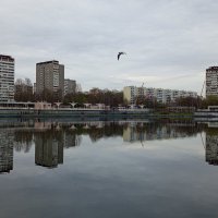 Апрель в городе :: Андрей Лукьянов