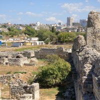 Камни древнего Херсонеса :: Леонид 