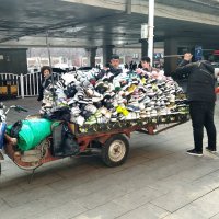 Выехал мужик продавать кроссовки... :: Игорь Матвеев 