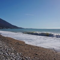 Февральское море в Гагре :: Nataly St. 