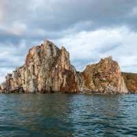 Скала Шаманка, вид с воды,о.Байкал :: Любовь Сахарова