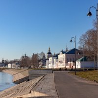 Прогулка по набережной . Весна 2026 года Великий Устюг. :: Андрей Дурапов