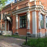 На улочках Петергофа :: Ольга 