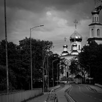 Безлюдная дорога к храму :: Виктор Савельев