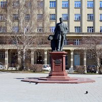 Памятник архитектору Крячкову А.Д. :: Татьяна Лютаева