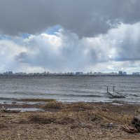 Берег. Вода. Город. Небо. :: Андрей Щетинин