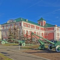 Администрация городского округа. Рядом музей военной техники. :: ИРЭН@ .