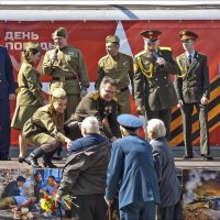 Их осталось очень мало, тех кто знал войну... :: Валентина *