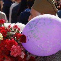 ДРУЗЬЯ, С ПРАЗДНИКОМ ! :: Виктор Никитенко