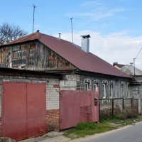 Старый дом с красивыми окнами :: Татьяна Машошина