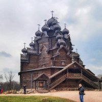 Покровский собор. 25 глав, крытых деревом. :: Лилия * Покровский собор. 25 глав, крытых деревом. :: Лилия *
