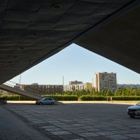 Тольятти. Площадь возле дворца спорта Волгарь :: Олег Манаенков Тольятти. Площадь возле дворца спорта Волгарь :: Олег Манаенков