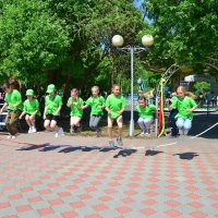 А вы так можете? Коллективный прыжок через скакалку. :: Михаил К