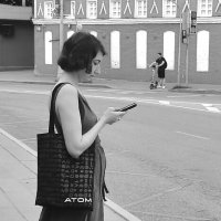 Уличная фотография. Атом. :: Любимова Ольга 