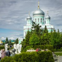 Утро в Дивеево. Троицкий собор. :: Nyusha .