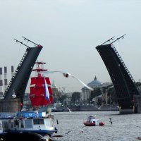 Паруса под Дворцовым мостом :: Игорь Корф