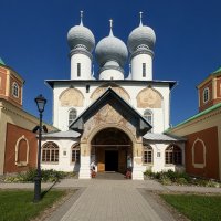 Собор Успения Пресвятой Богородицы...Тихвинский мужской монастырь :: Наталия Павлова