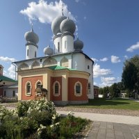 Собор Успения Пресвятой Богородицы...Придел Пророка Илии...Тихвинский мужской монастырь :: Наталия Павлова