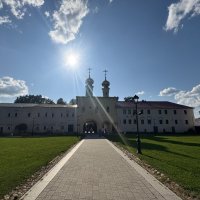 "Святые ворота" с церковью Вознесения и приделом Федора Стратилата...Тихвинский монастырь :: Наталия Павлова