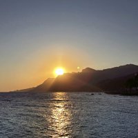 Солнце садится за горы :: Виктор Журавлев