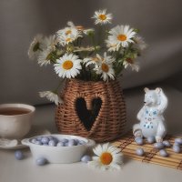 Натюрморт с ромашками. :: Лилия * Натюрморт с ромашками. :: Лилия *