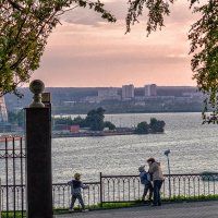 Летним вечером в Ижевске :: Сергей Шатохин Летним вечером в Ижевске :: Сергей Шатохин