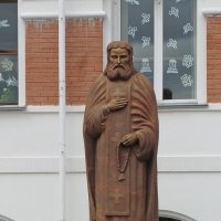 Памятник Серафиму Саровскому :: Лидия Бусурина Памятник Серафиму Саровскому :: Лидия Бусурина