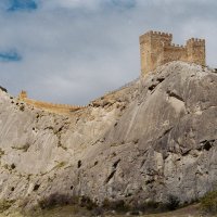 Вешний день в Генуэзской крепости. :: Анатолий Щербак