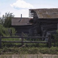 Заброшенный дом. :: Александр Николаев