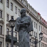 Памятник Н. В. Гоголю на Малой Конюшенной :: Татьяна Машошина Памятник Н. В. Гоголю на Малой Конюшенной :: Татьяна Машошина