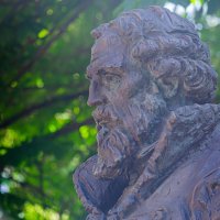 памятник-бюст государственному деятелю и дипломату Артамону Сергеевичу Матвееву. город Курск :: Руслан Васьков памятник-бюст государственному деятелю и дипломату Артамону Сергеевичу Матвееву. город Курск :: Руслан Васьков