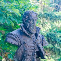 памятник-бюст государственному деятелю и дипломату Артамону Сергеевичу Матвееву. город Курск :: Руслан Васьков памятник-бюст государственному деятелю и дипломату Артамону Сергеевичу Матвееву. город Курск :: Руслан Васьков