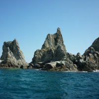 Опасные скалы в пучине морской :: Anguss Grand