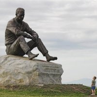 Памятник Василию Шукшину :: Валерий Кокорев