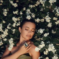в жасмине :: Елизавета Лопатина